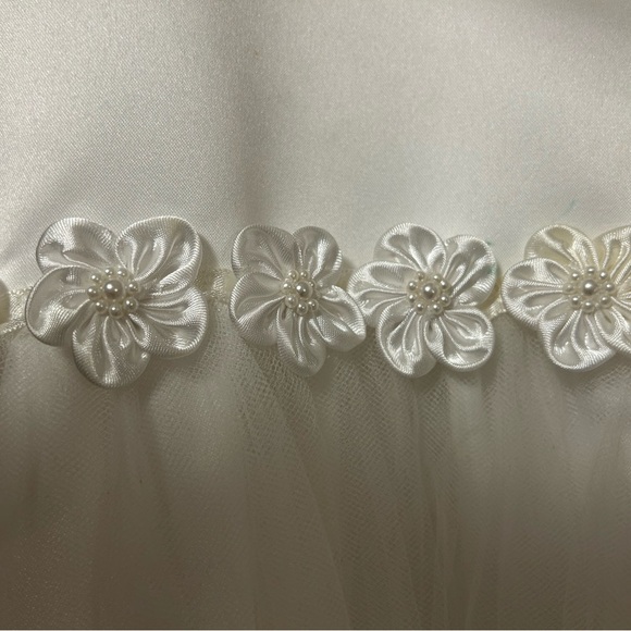 First communion or young girls dress for wedding - Picture 3 of 12